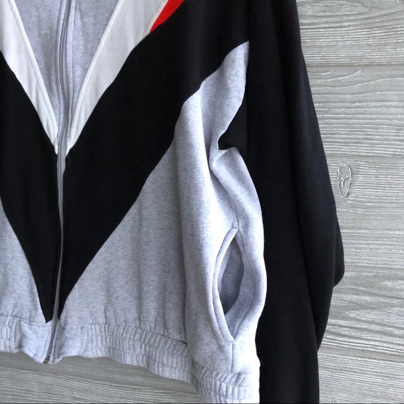 Final drop! Vintage 90’s Tracksuit Jacket 🚨 - Picture 5 of 5